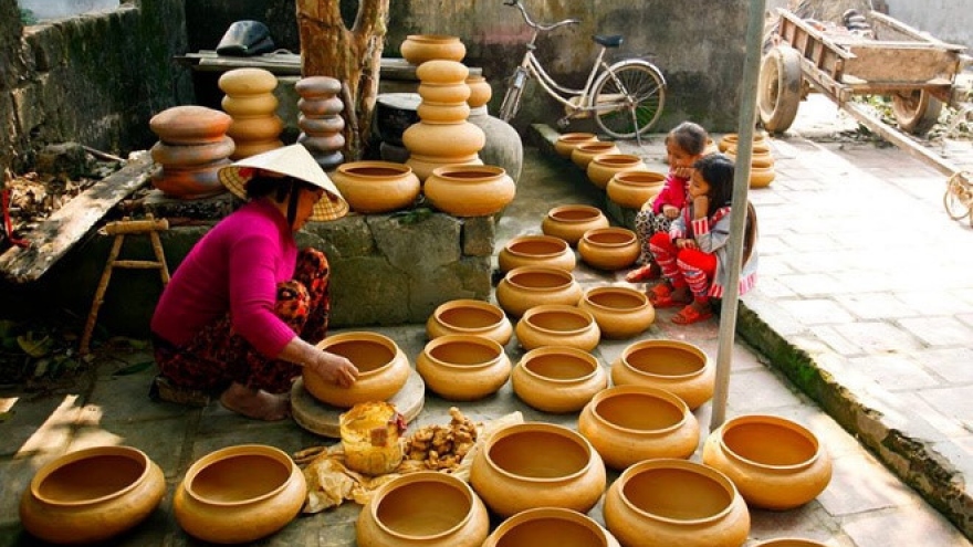 Phu Lang pottery gets new coat