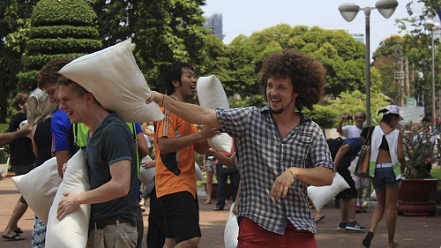 Hundreds defy heat to join International Pillow Fight Day