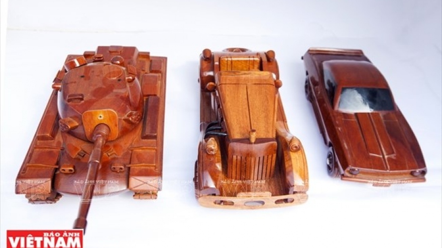 Fine art replicas from wood scraps