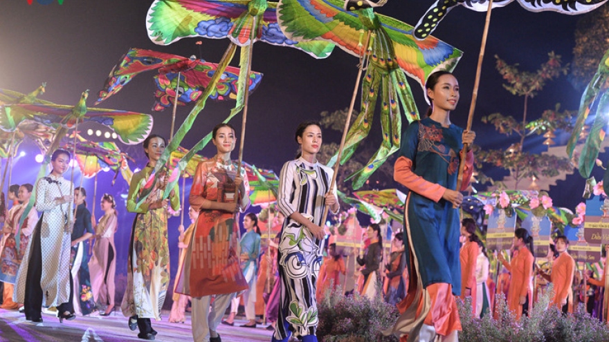 Hanoi Ao Dai Festival ends in success