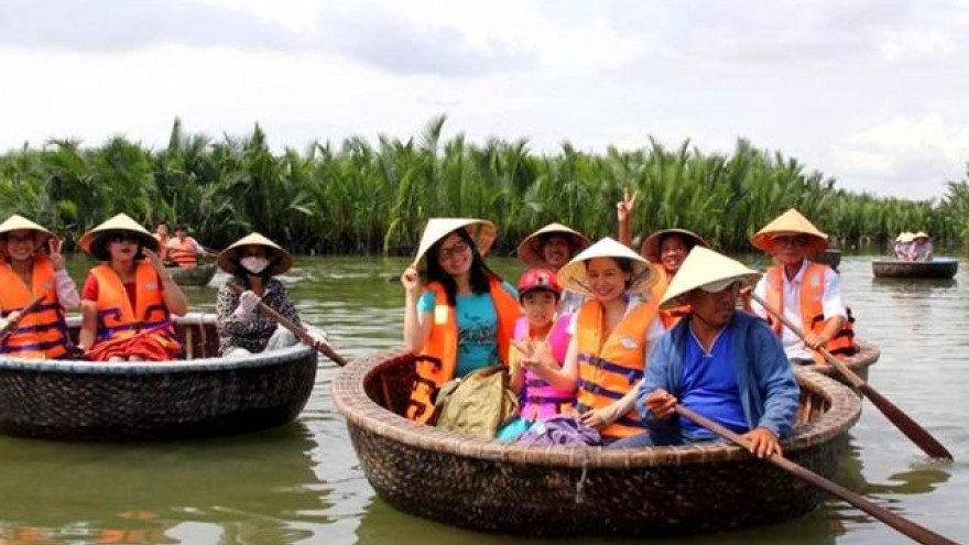 Hoi An swells with tourists during Hung Kings holiday