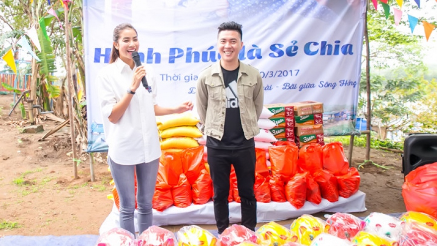 Pham Huong, fans team up to help Hanoi’s needy 
