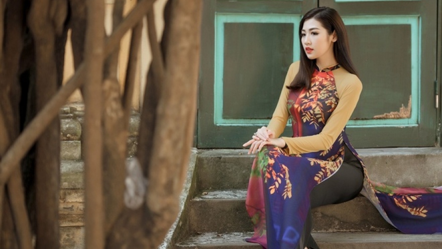 Tu Anh puts feminine touch on Ao Dai collection