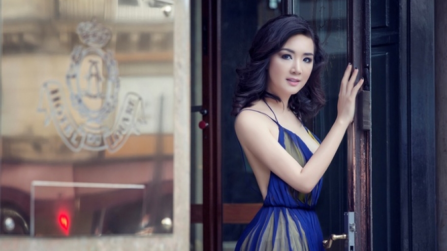 Giang My risks wardrobe malfunction in Paris 