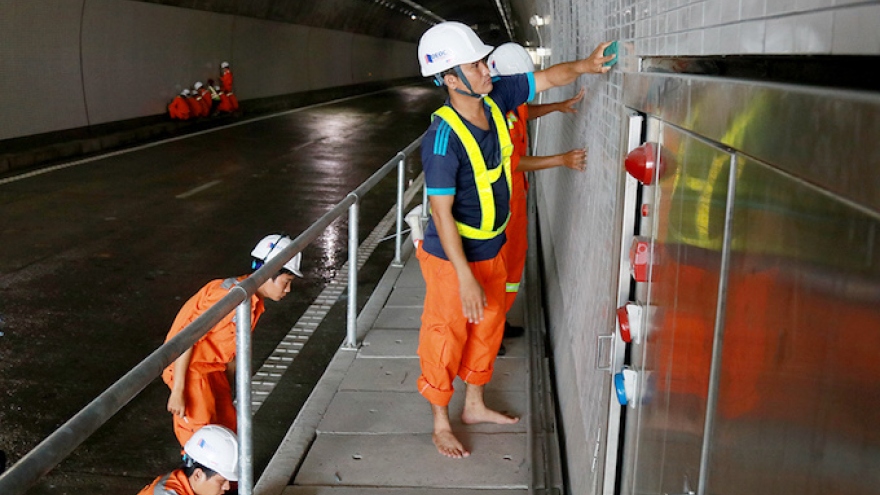 Take the tunnel under treacherous mountain pass in Vietnam