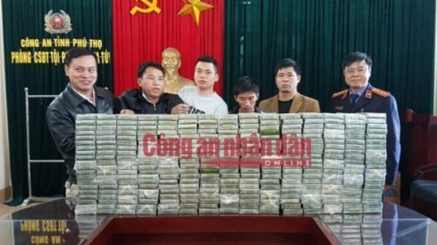 Phu Tho police seize 300 cakes of heroin