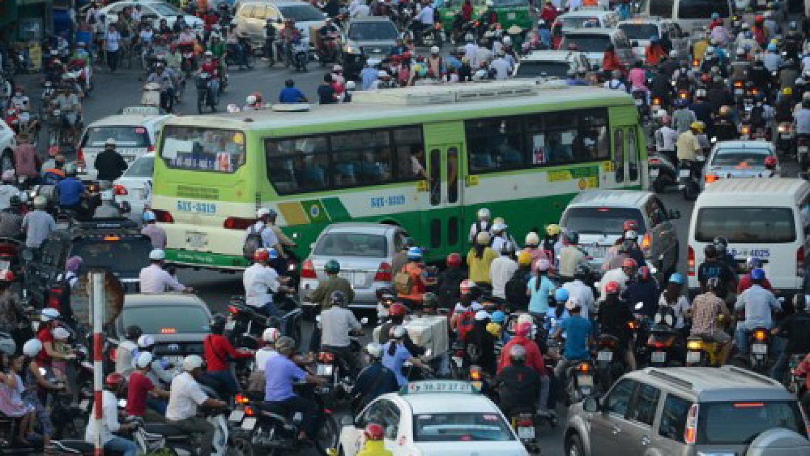 HCM City targets reduced traffic jams, flooding next year