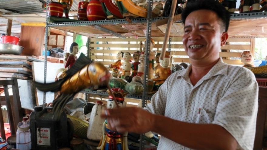 As time goes by, passion for water puppets never cools