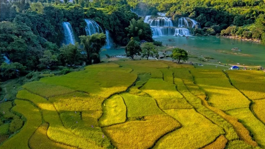 Dramatic images showcase Vietnam's beautiful landscapes