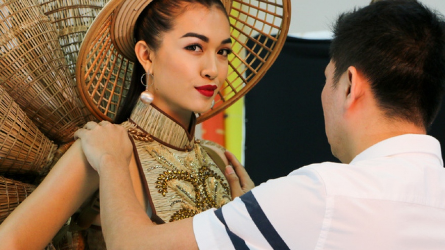 Le Hang reveals national costume designs
