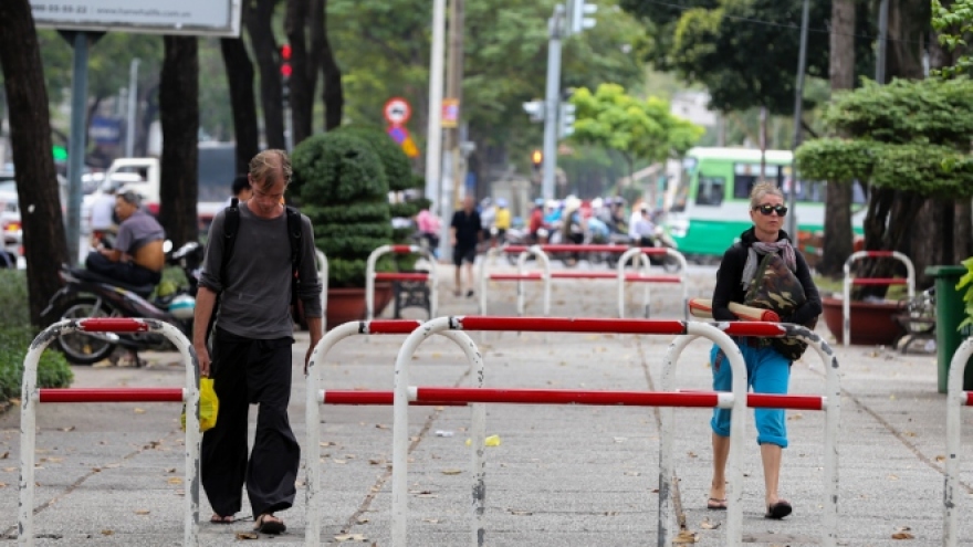 The sidewalk barriers of Saigon