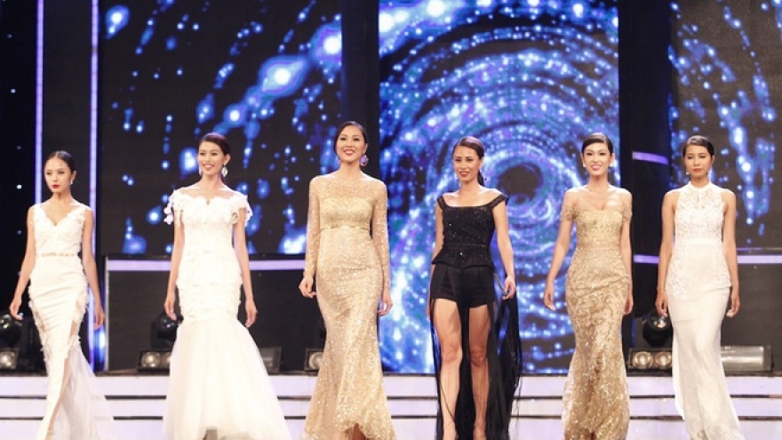 18 beauty contestants shine at Miss Ao Dai