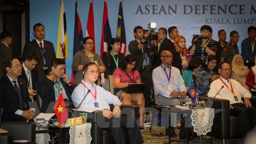 Vietnam shares security issues at ADMM Retreat