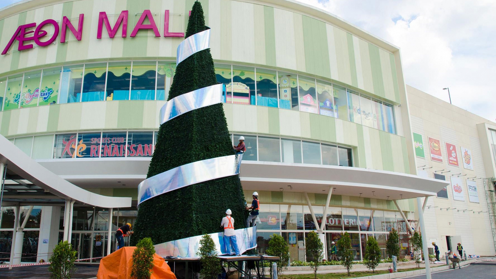 AEON Mall Long Bien opening in Hanoi