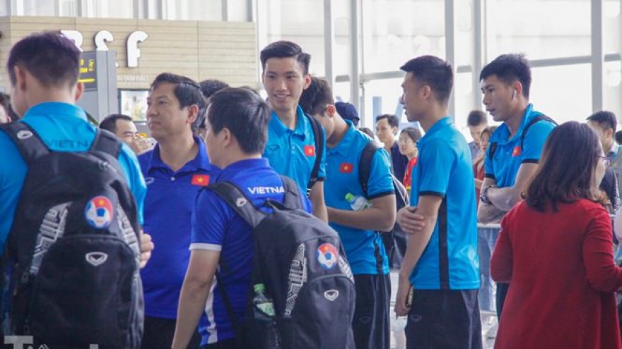 Vietnam’s national team jets off to Malaysia for AFF Cup first leg match