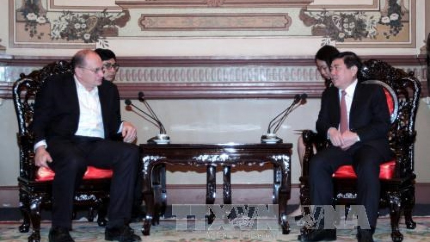 HCM City leader meets AIA Corporation President