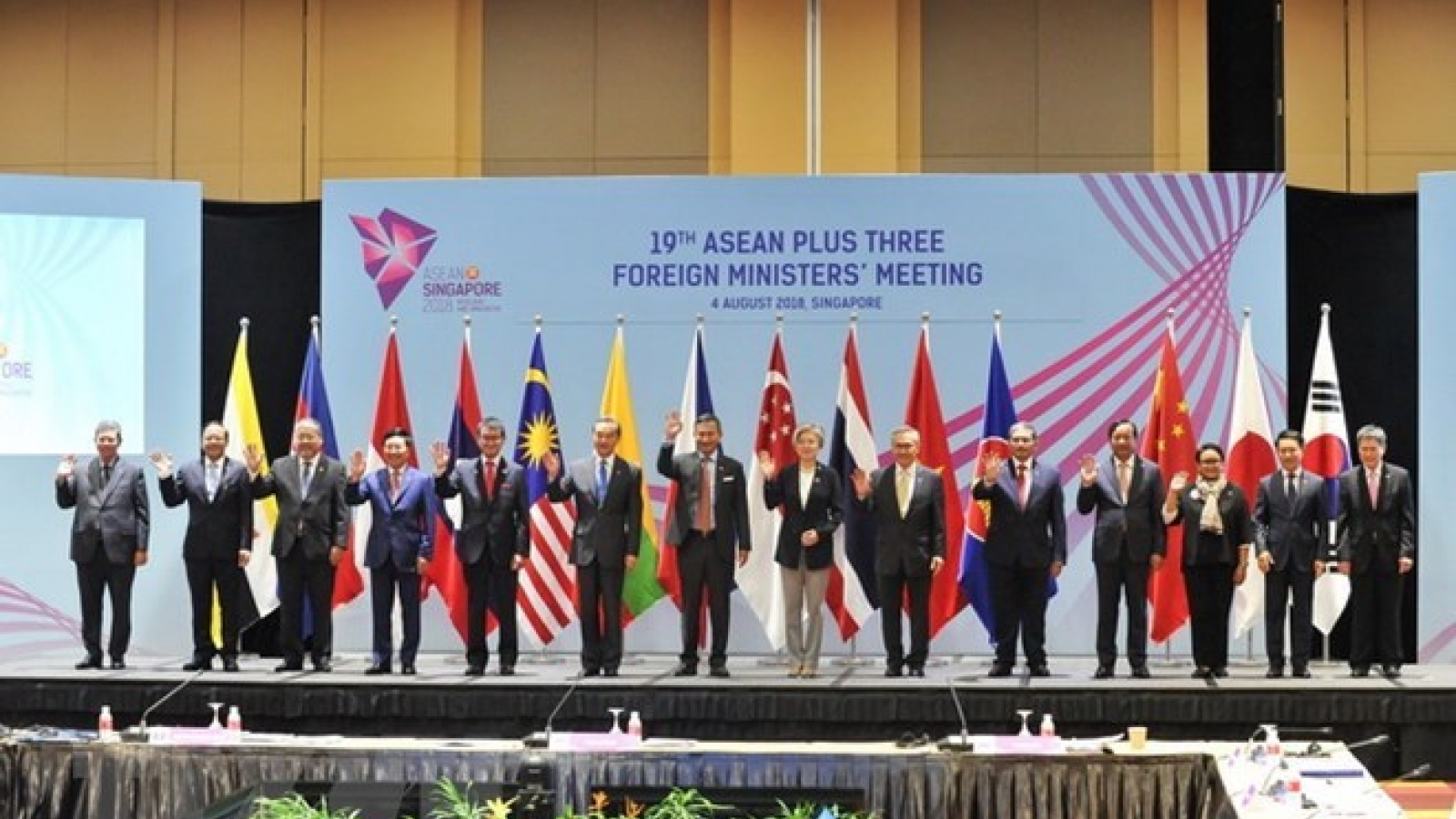 FM Pham Binh Minh attends related meetings of AMM-51