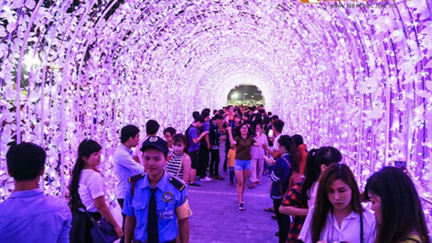 Highlights of Binh Duong Christmas Tree Lighting 