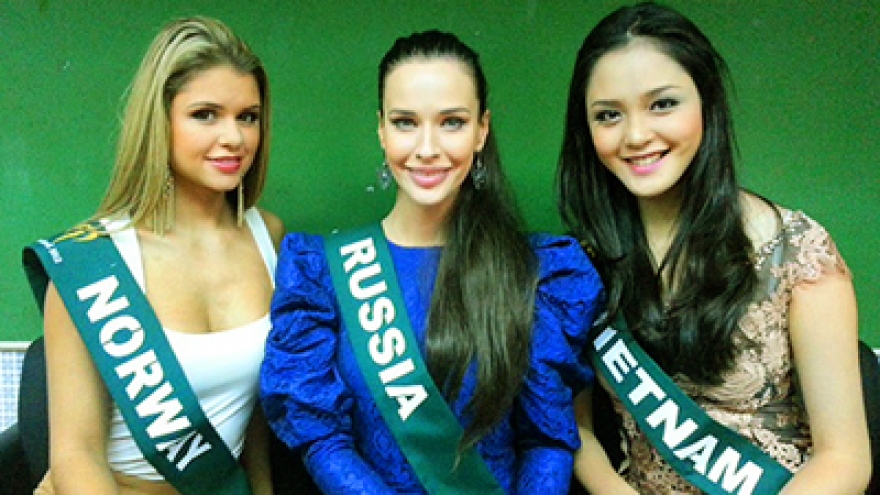Hoang Anh’s first competition day at Miss Earth 2012
