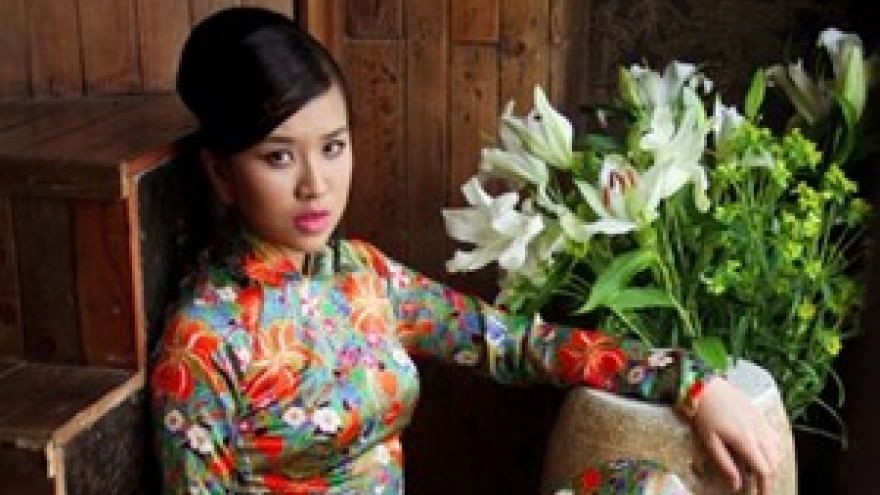 Traditional Vietnamese dress modeled in US