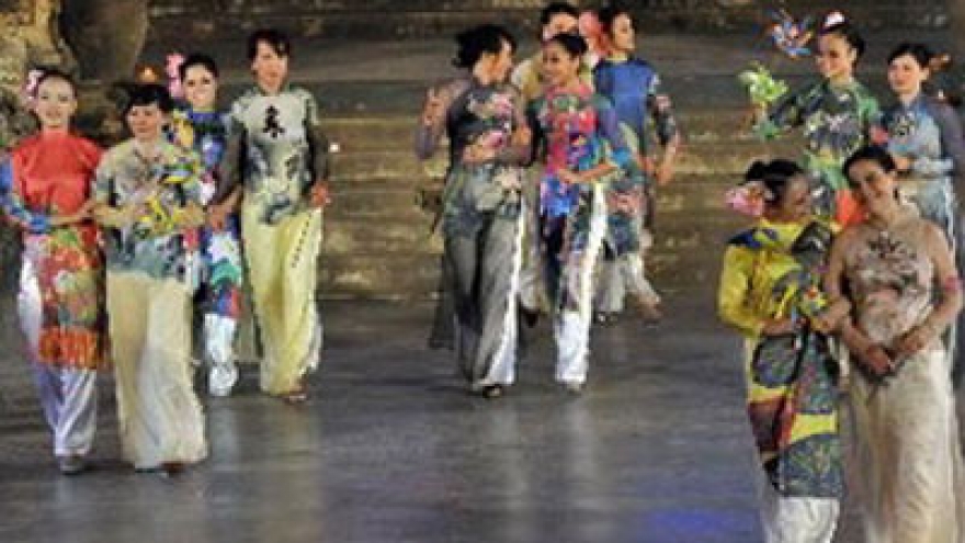 Joint Vietnam-RoK fashion show in Hanoi