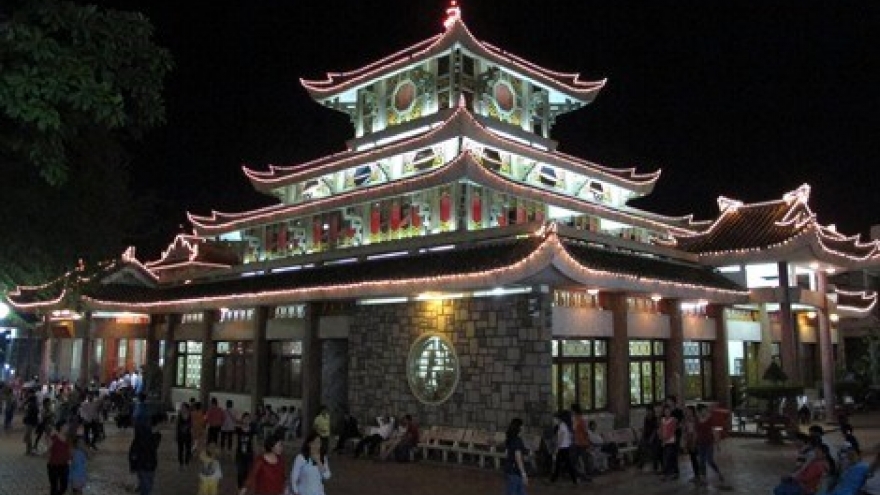 More tourists visit temple, pagoda sites in An Giang