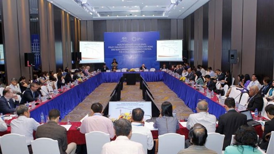 
        APEC officials discuss health care for elderly
                              
