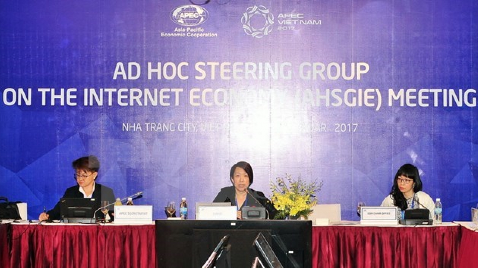 APEC meetings discuss various issues on 11th working day