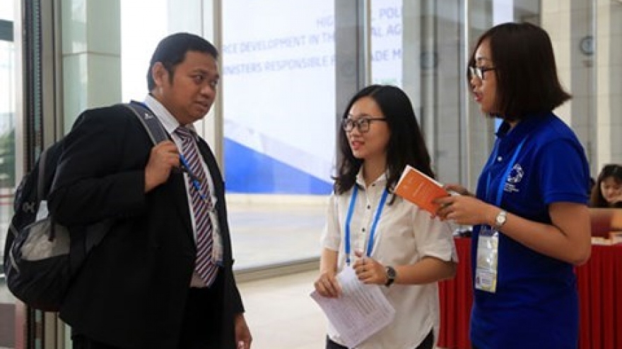 
        APEC 2017: 760 volunteers deployed to support APEC guests
                              