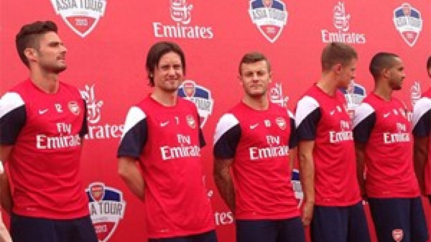 Arsenal players busy in Hanoi