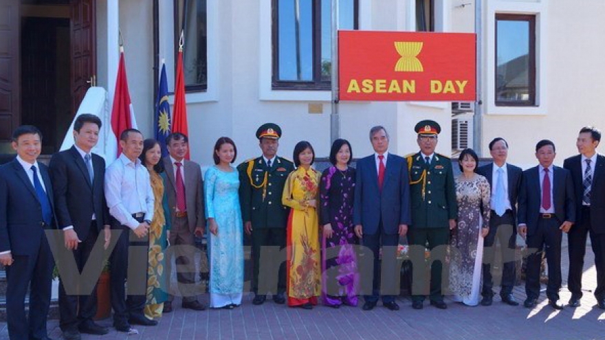 Flag hoisting ceremony marks ASEAN founding anniversary