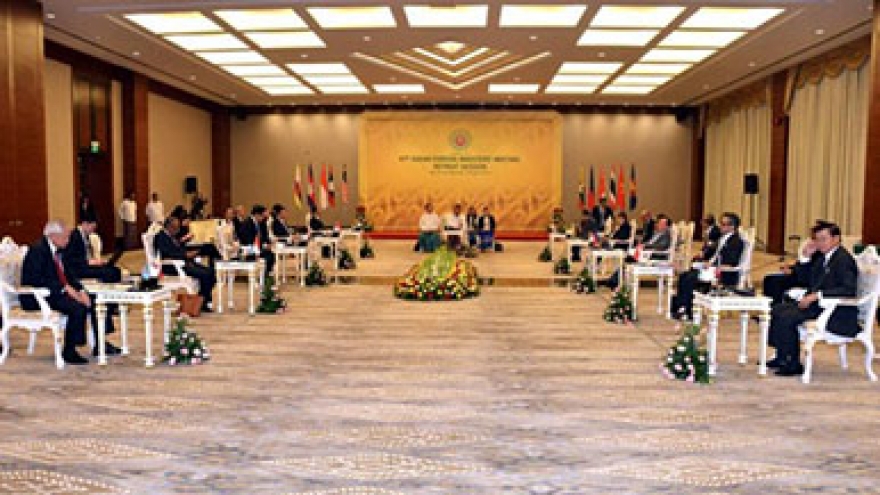ASEAN Ministers stress importance of peace in East Sea
