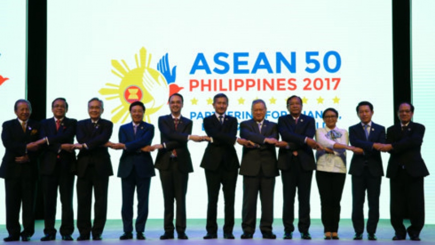 ASEAN calls for self-restraint in activities in East Sea