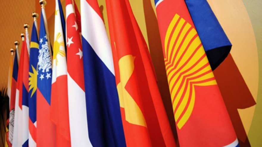 ASEAN finance ministers work to promote regional investment