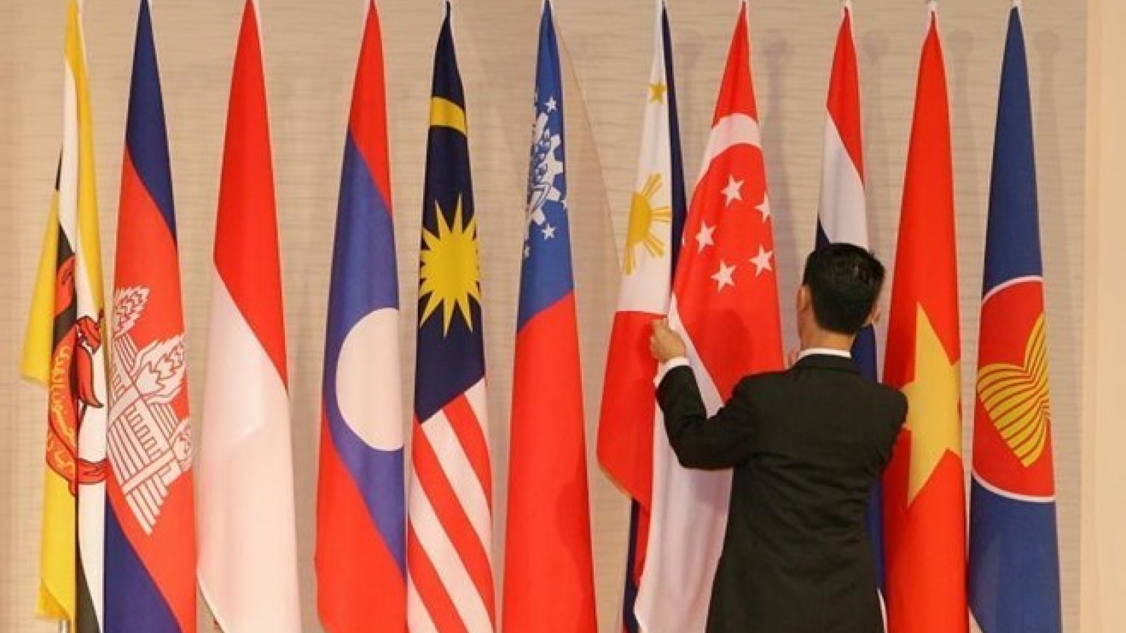28th& 29th ASEAN Summits to pass over 40 documents