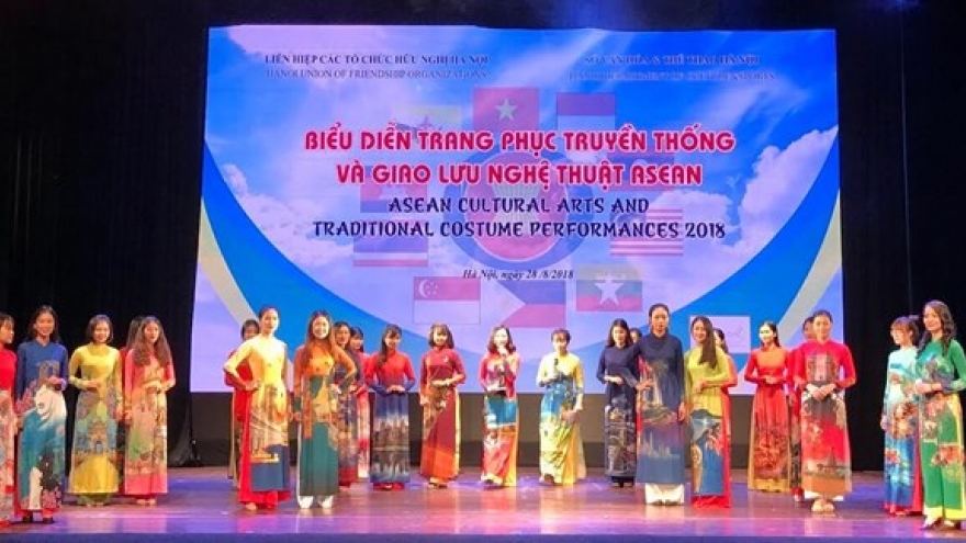 ASEAN traditional costumes, art performed in Hanoi