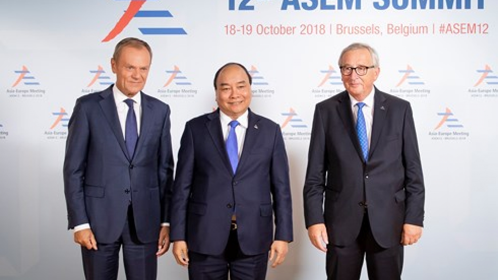PM holds bilateral meetings in ASEM 12 framework