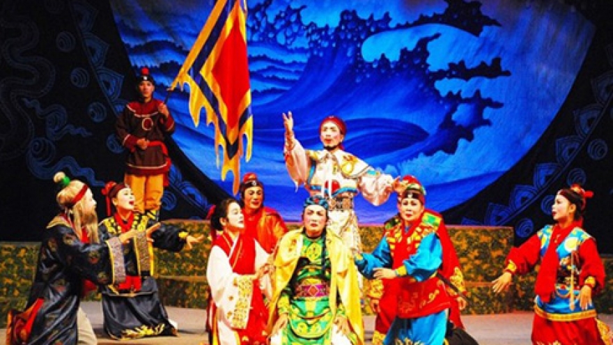 A project to preserve two Vietnamese art traditions