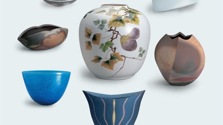 Japanese artists exhibit contemporary pottery
