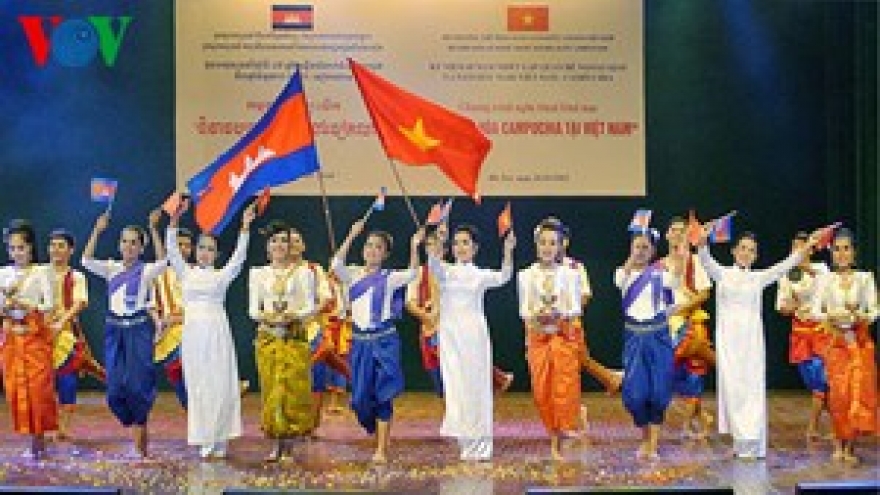 Apsara dances performed in Hanoi