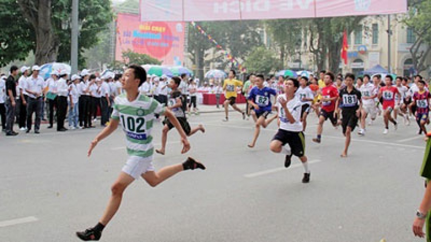 Runners race for peace in Hanoi
