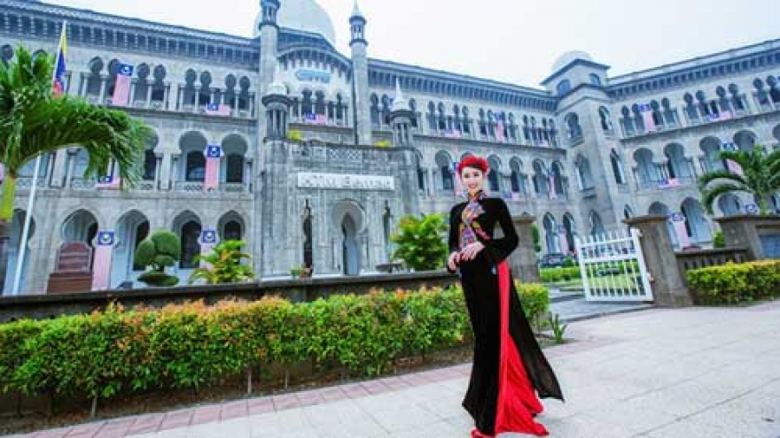 Thuy Ngan is picture perfect in Malaysia 