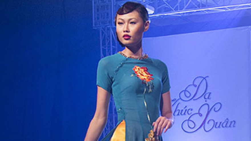 Ethnic contestants shine in traditional costumes
