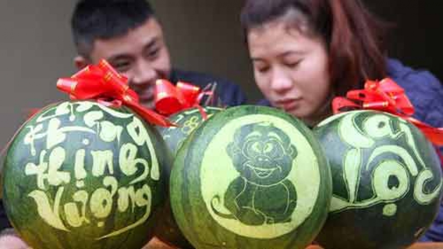 Watermelon carving for Tet