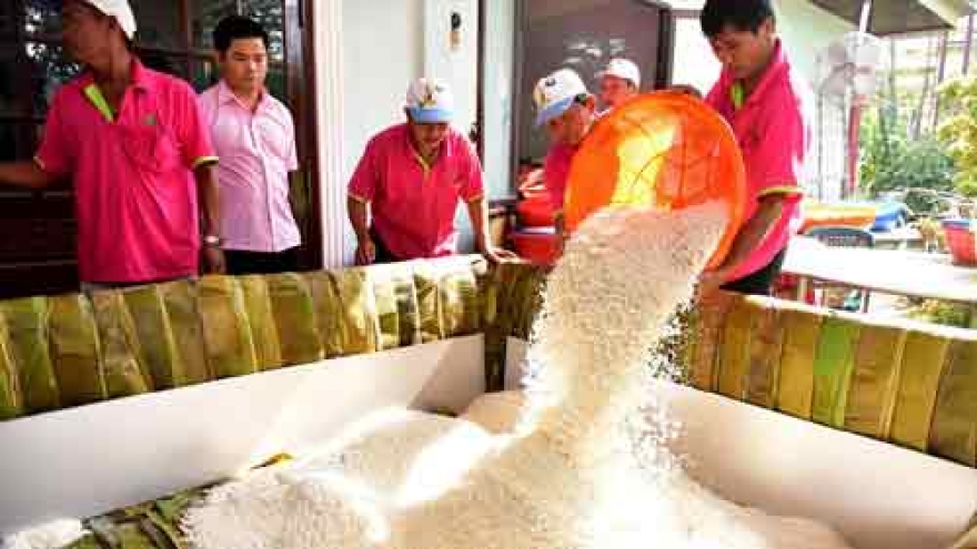 Giant Chung cake commemorates Hung Kings’ Festival