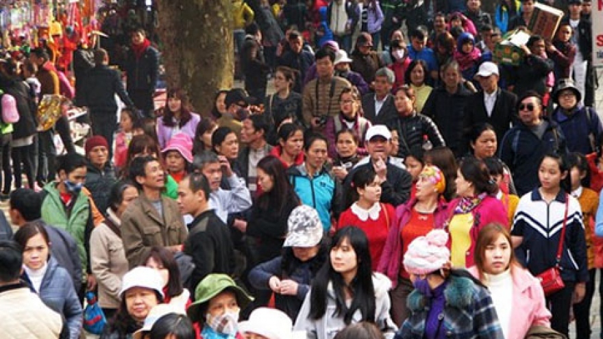 Pilgrims flock to Perfume Pagoda on Tet holidays