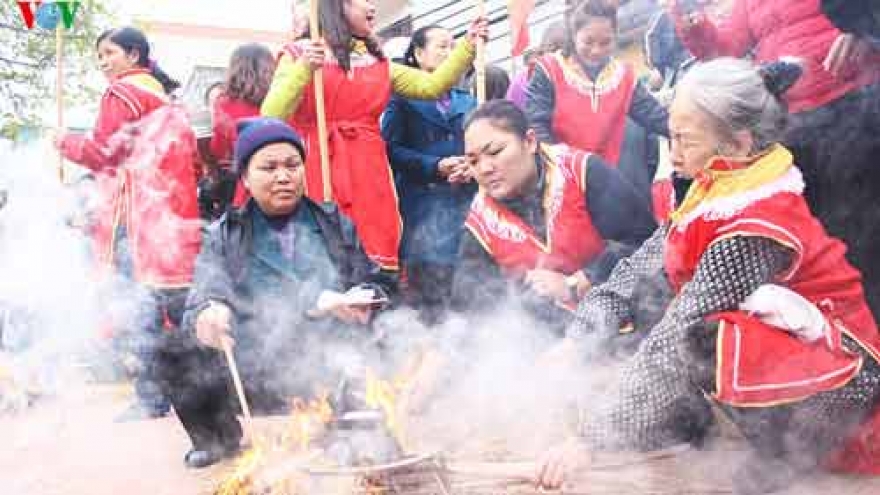 Exciting rice cooking contest in Hanoi