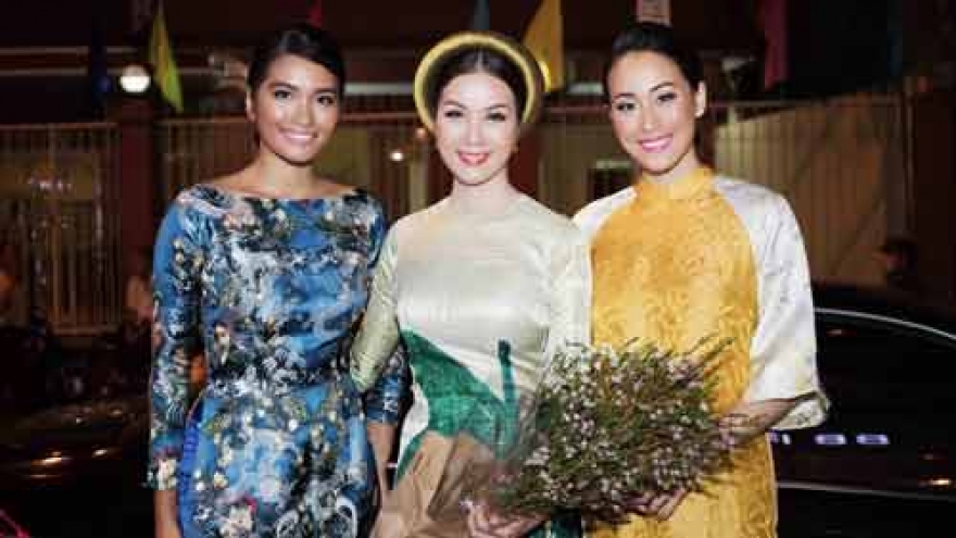 Janine Tugonon charming in Vietnamese Ao Dai