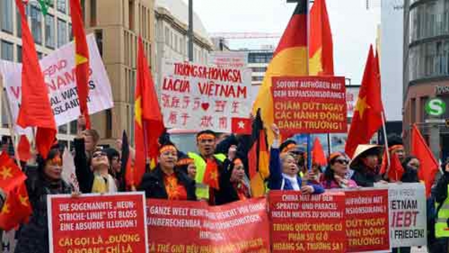Vietnamese in Japan, Germany protest against China’s militarization of East Sea