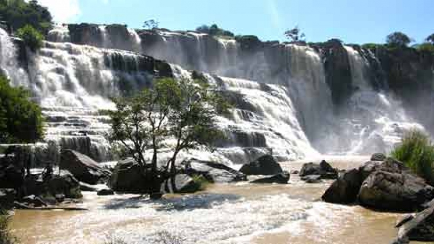 
        Splendid waterfalls in Lam Dong
                              